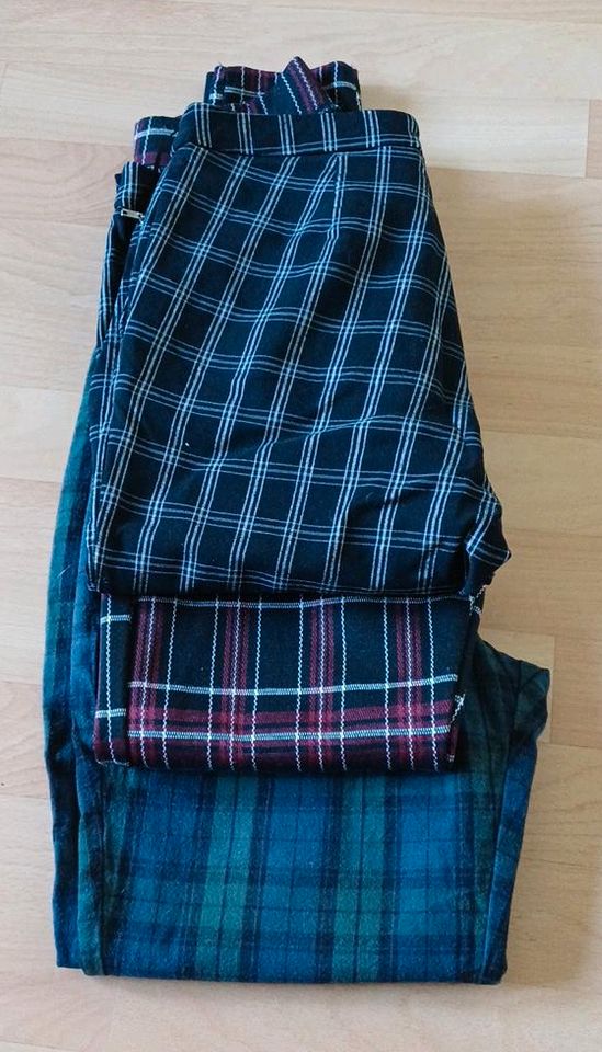 Verschiedene Damen Hosen Gr.S zusammen 8€ in Wabern