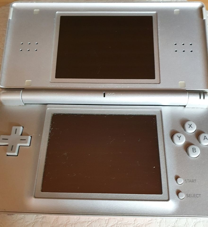 Nintendo DS Lite Konsole mit der OVP und Spezial Zubehör in Uchte