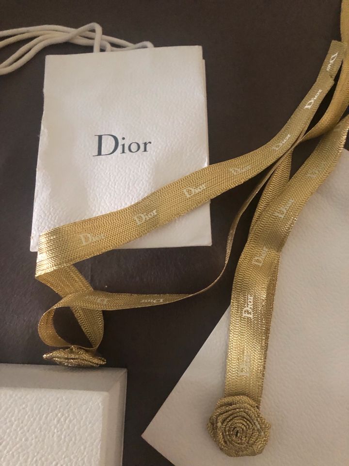 Dior Geschenkbox Tüten Bänder Karten in Frankfurt am Main