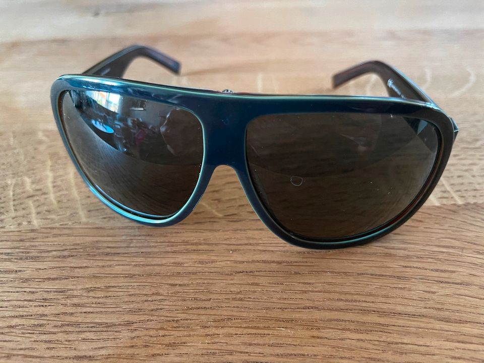 Sonnenbrille von Yves Saint Laurent in Mönchengladbach