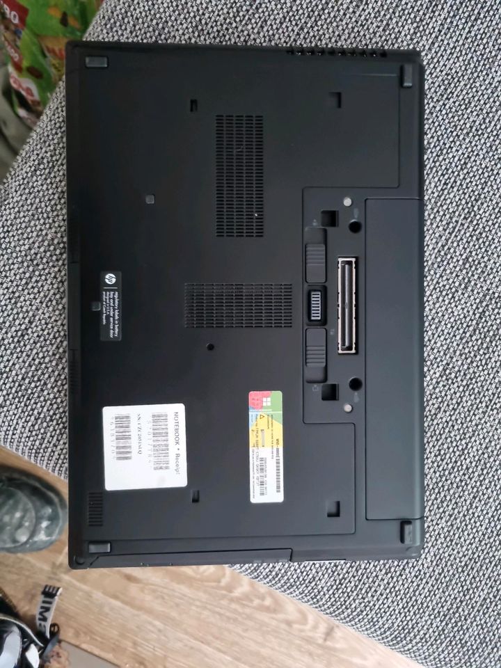 HP Laptop mit Ladegerät in Greiz