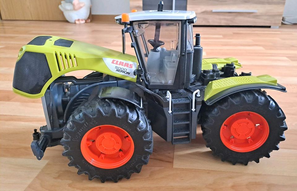 Bruder Traktor Claas in Dresden