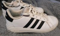 Adidas Sneaker Gr.36 Junge weiß mit schwarzen Streifen z Schnüren Bayern - Bad Neustadt a.d. Saale Vorschau