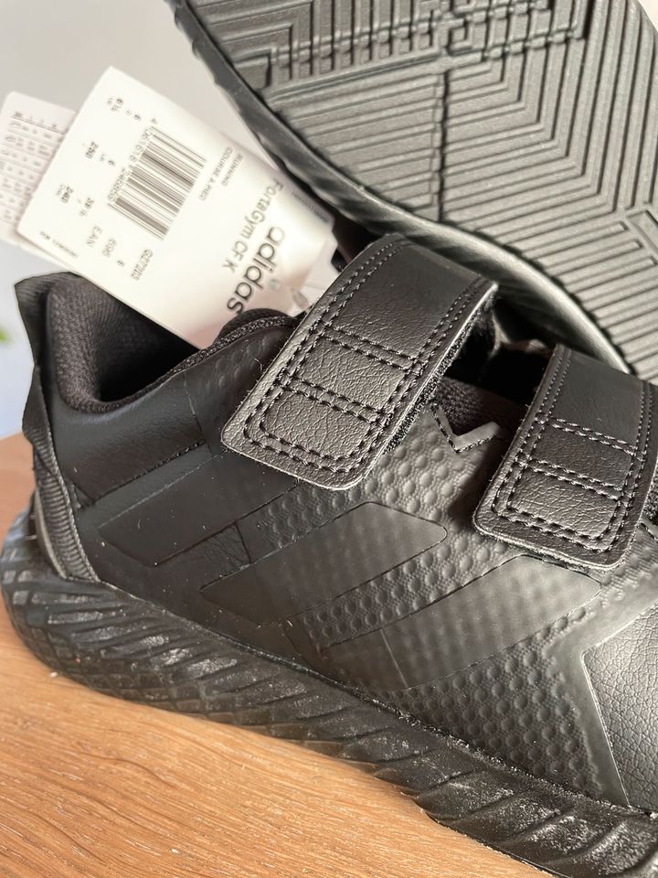 Adidas FortaGym CF K 39 1/3 schwarz NEU in Burgberg