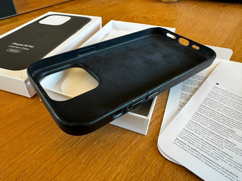 ORIGINAL Apple Leder Case mit MagSafe (iPhone 14 Pro) Mitternacht in Hilzingen