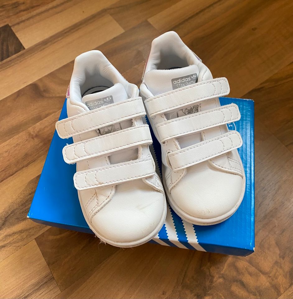 Adidas Stan Smith Kinder Schuhe Sneaker Klettverschluss Gr.23 in Wiesbaden