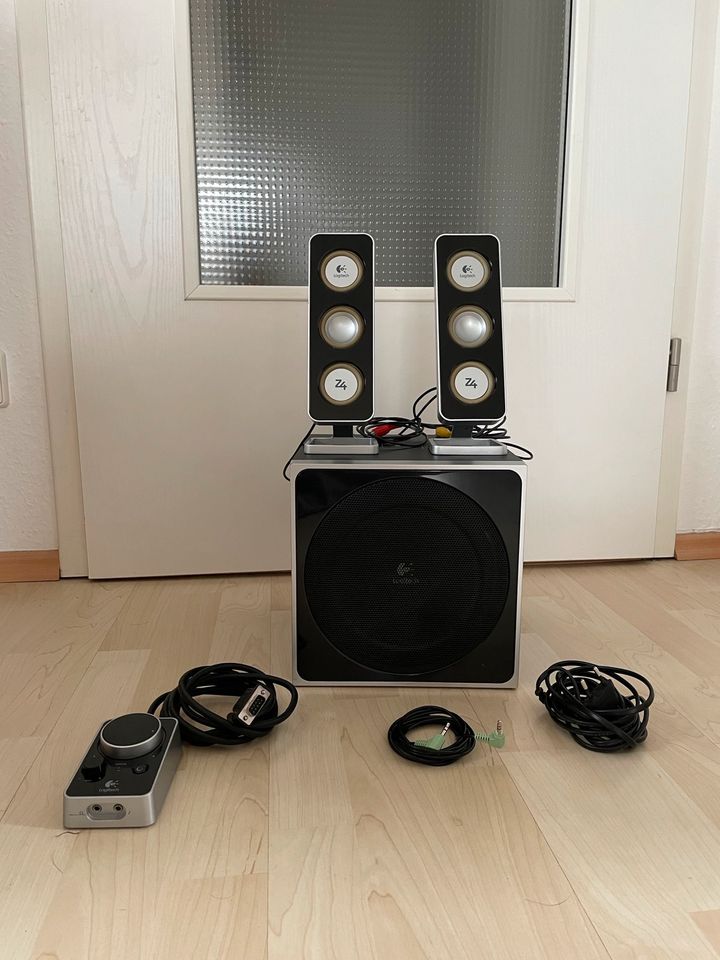 Logitech Z4 2.1 (Soundsystem mit Subwoofer) in Bielefeld