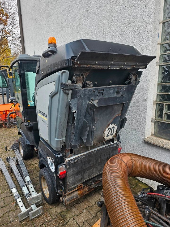 Kärcher MC50 Saug Kehrmaschine und Winterdienst in Stuttgart