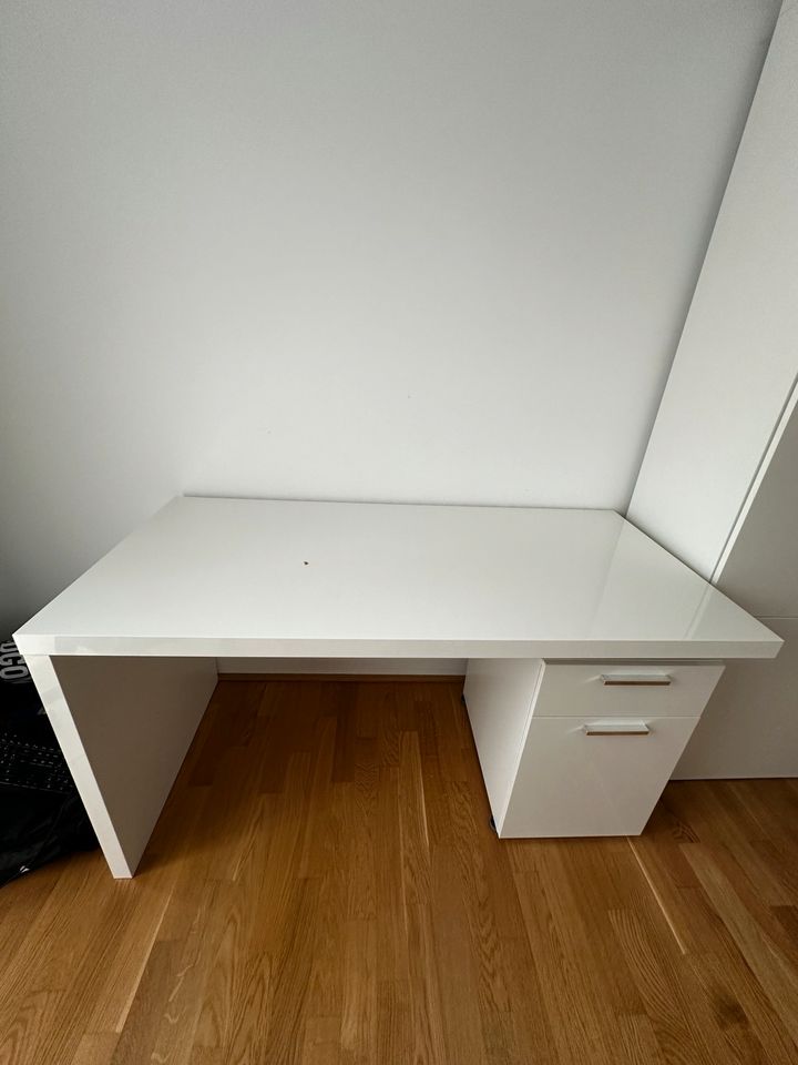 Weißer Schreibtisch/Bürotisch inkl. Schublade u. Schrank in Darmstadt