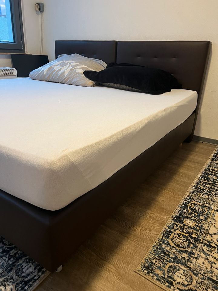 Schlafzimmer Bett in Hildesheim