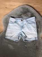 Low waist Jeans Shorts von H&M (Größe XS/34) Nordrhein-Westfalen - Marsberg Vorschau