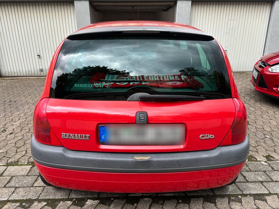 Renault Clio in Hilden