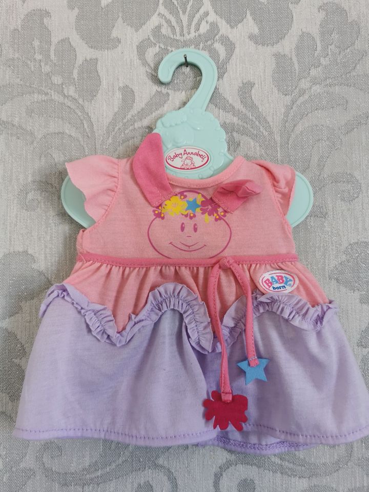 Baby Born Kleidchen + Kleiderbügel in Olpe