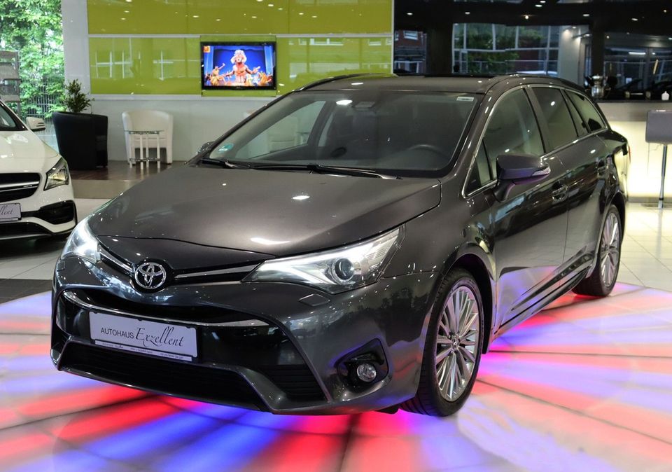 Toyota Avensis Touring Sports Executive*LEDER*NAVI*SHZ* in Troisdorf