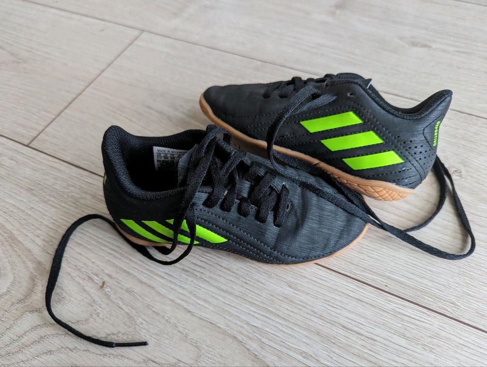 Adidas Hallenschuh mit heller Sohle Gr. 28 / TOP in Neuendettelsau