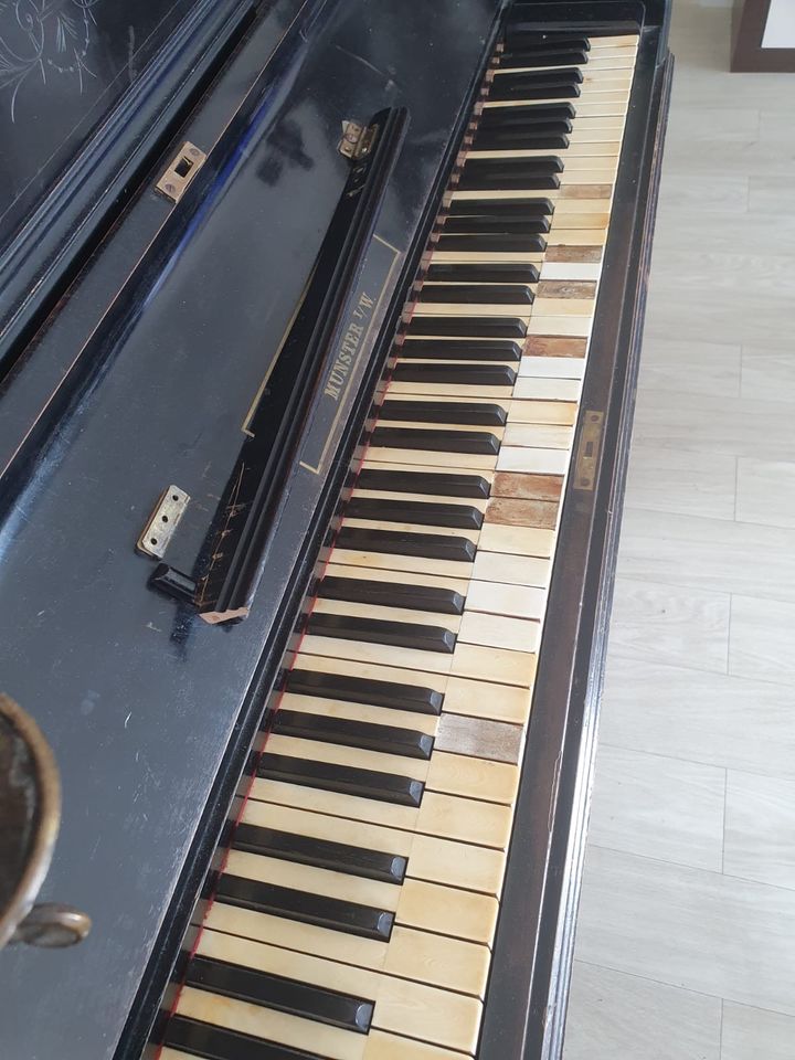 Klavier der Gebrüder Knake, Münster in Mölln