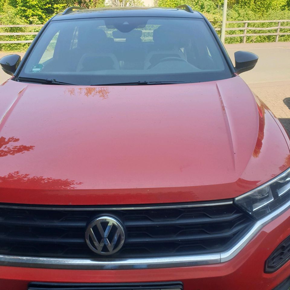 VW T-Roc mit großem Schiebedach in Biedenkopf