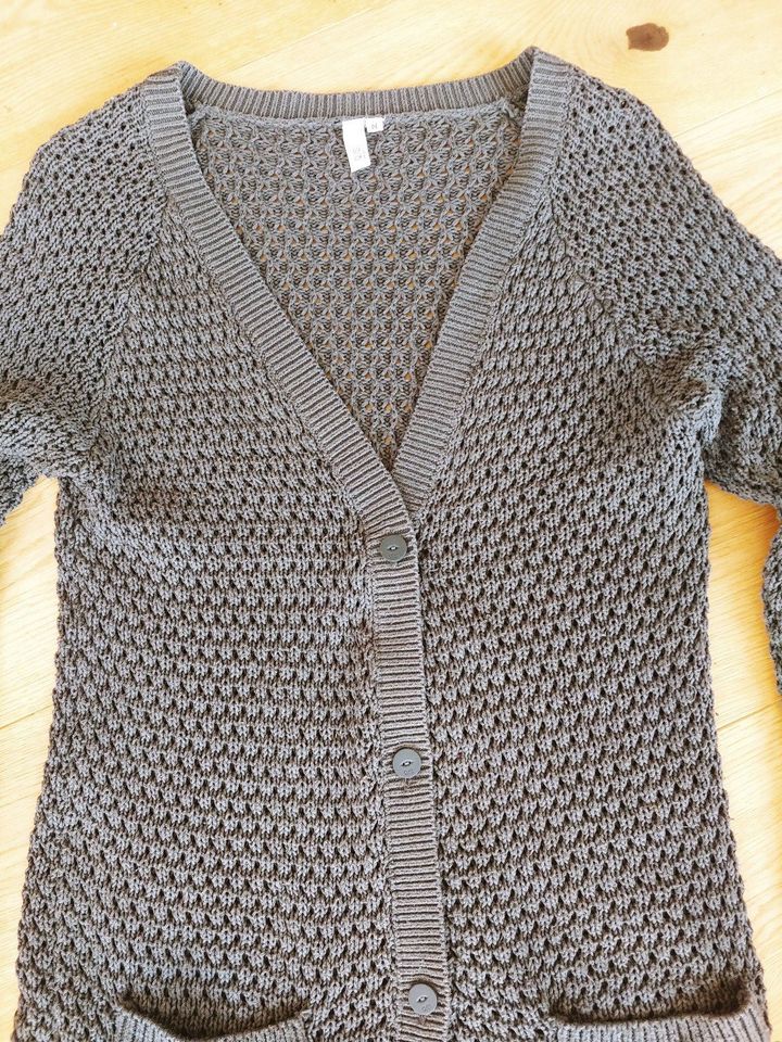 Q/S Strickjacke grau Gr. S, 50 % Baumwolle in Haslach im Kinzigtal