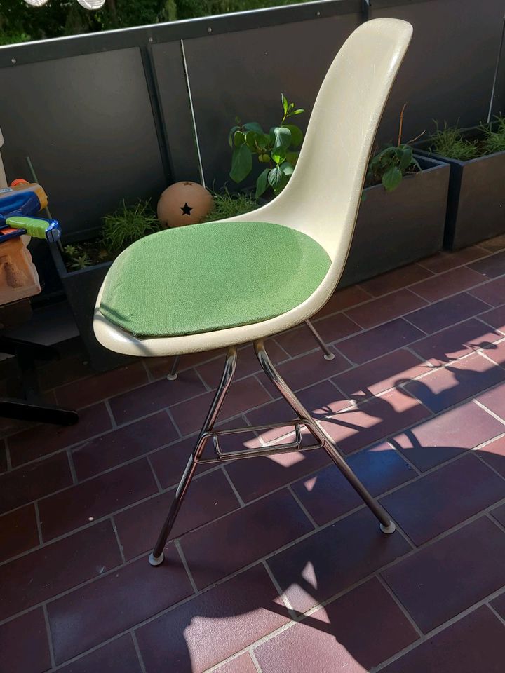 Eames Chair Glasfaser in Stuttgart