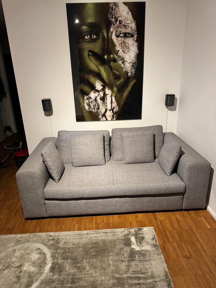 2er Sofa in Grau Maße 2m x 1,1m mit Hocker in Mülheim (Ruhr)