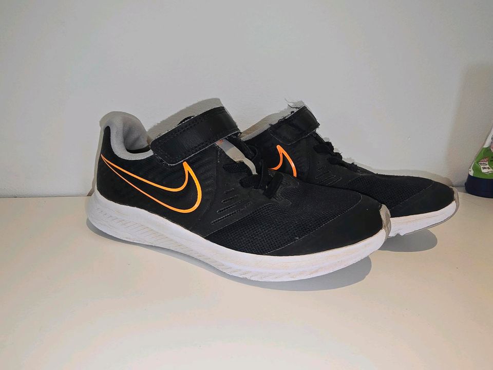 Nike Sportschuhe Gr. 31,5 in Oschersleben (Bode)