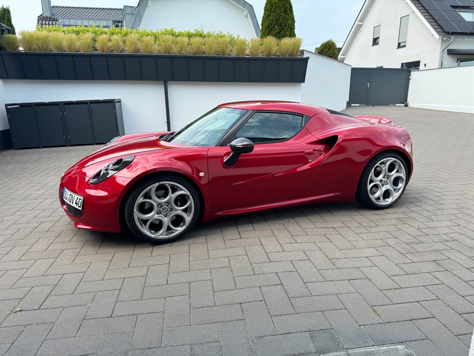 Abbildung des Autos Alfa Romeo 4C Coupé Ross…