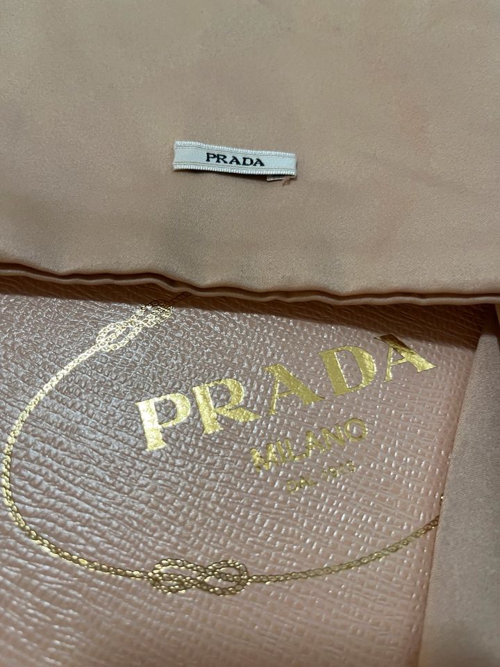 100 % Prada Stiefelleten Boots Gr. 40 guter Zustand in Frankfurt am Main