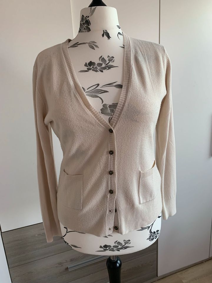 Strickjacke Gr.40 in Langenfeld