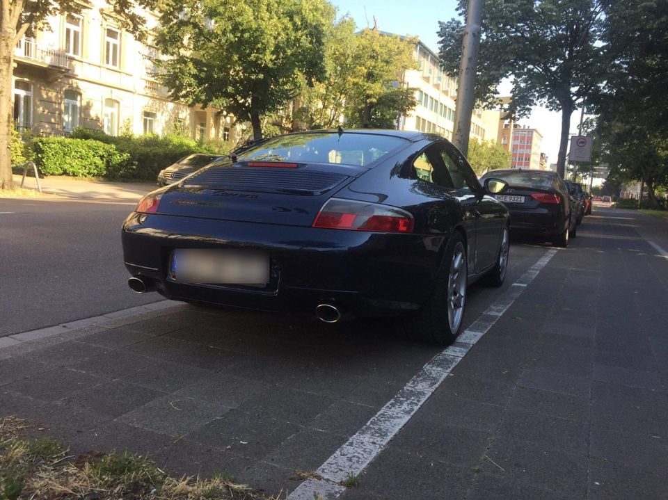 Porsche 911Tiptronik eiek.Hub-SSD EZ:02/2000 131000km Tüv04/2026 in Karlsruhe