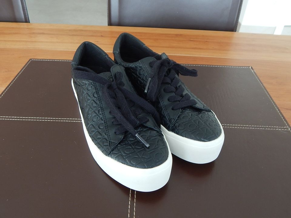 Calvin Klein Sneaker Schuhe Janika schwarz Gr. 37 in Untergriesbach