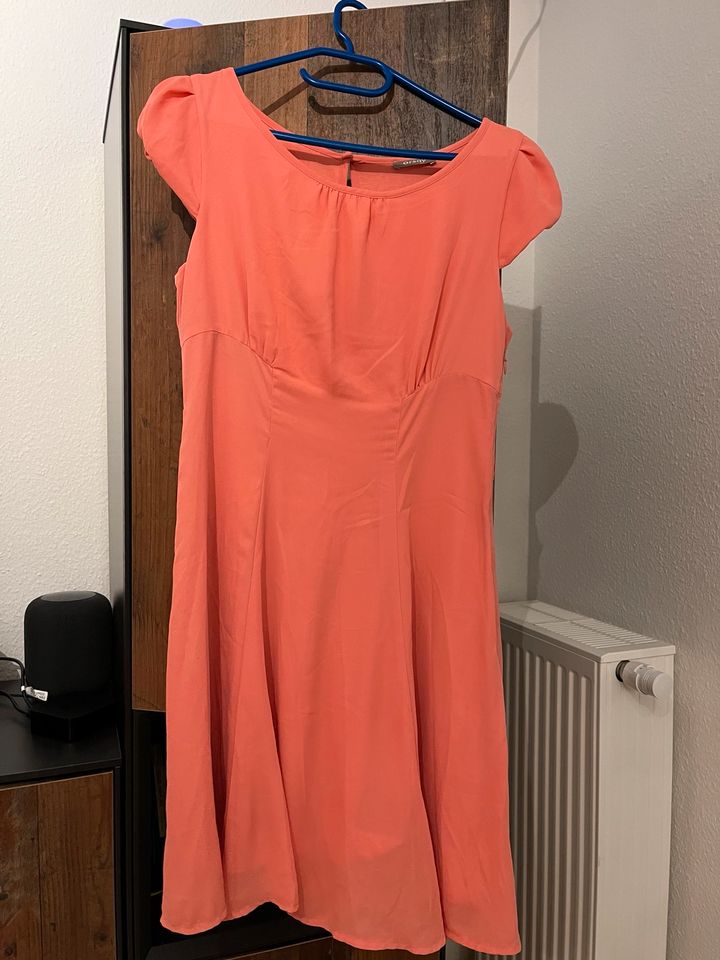 Kleid Lachsfarben Größe 40 von Orsay in Wörrstadt
