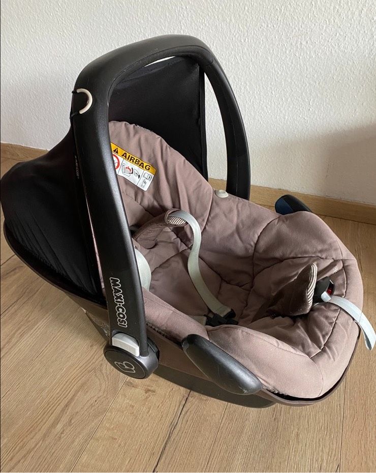 Maxi-Cosi SEMI-Universal, Schwarz/Beige- Guter Zustand! in Steinen