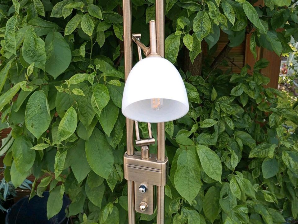 Schöne Stehlampe Guter Zustand in Goch