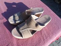 UGG- orig. Sandalen/Sandaletten Gr.40- Leder- neu u ungetragen Nordrhein-Westfalen - Nettetal Vorschau