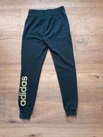 Adidas Jogginghose schwarz mit Golddruck Gr. XS Hessen - Mainhausen Vorschau