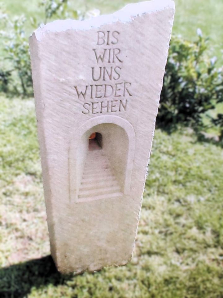 Bildhauer-Stele - Bis wir uns wiedersehen in Kell am See