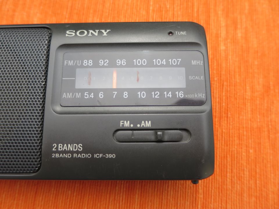 SONY ICF-390 - kleines Kofferradio - analog - 2 Bands in Detmold