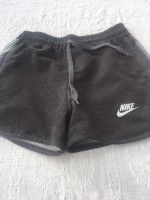 Nike Shorts in Größe 140/146, grau mit Gummizug und Bindeband Niedersachsen - Friesoythe Vorschau