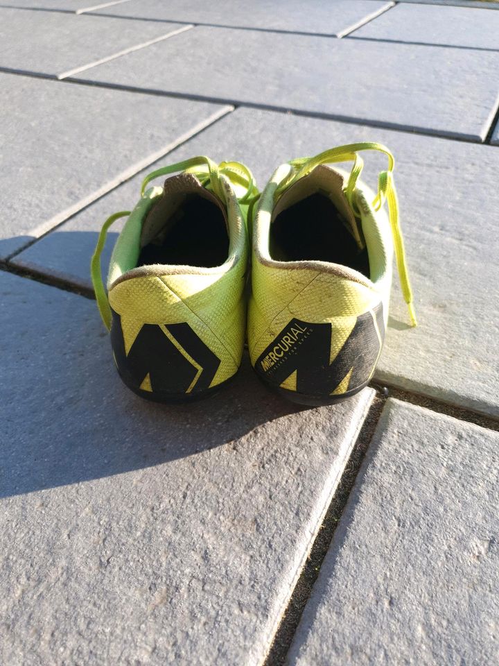 Fussballschuhe Nike Mercurial Gr. 37,5 in Neusäß