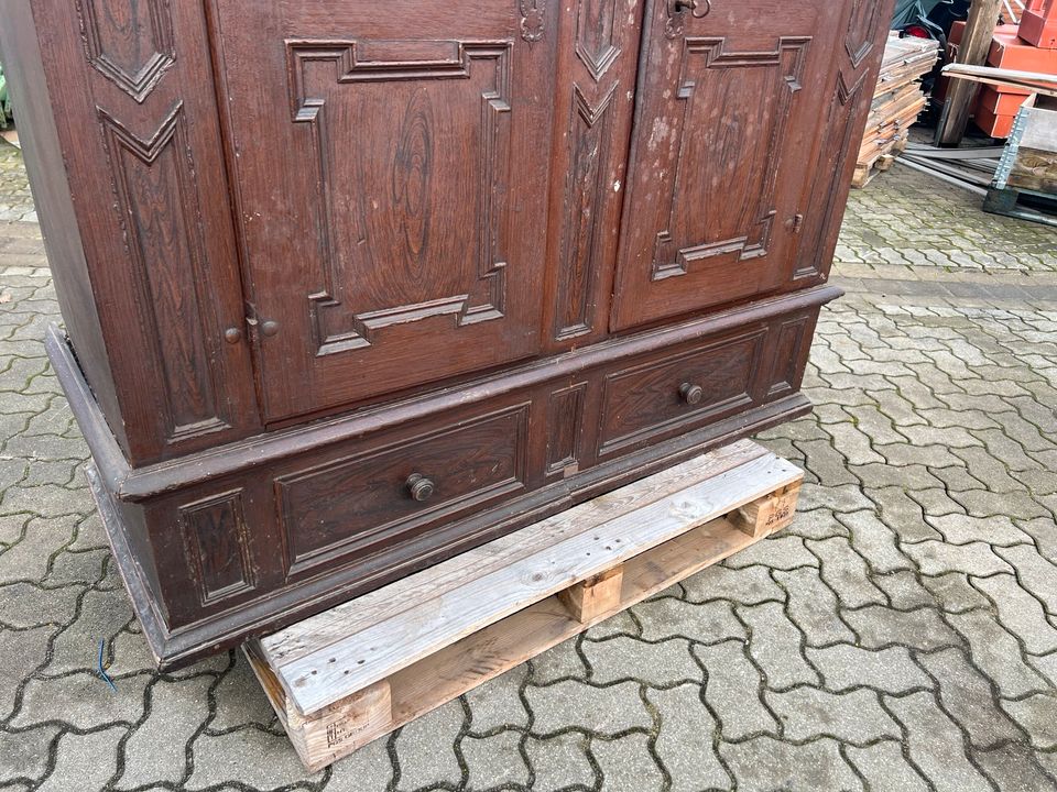 Antik Schrank anno 1600 in Celle