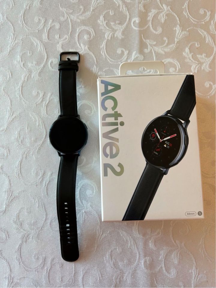 Samsung Galaxy Watch Active 2, 44mm Lederarmband in Kusterdingen