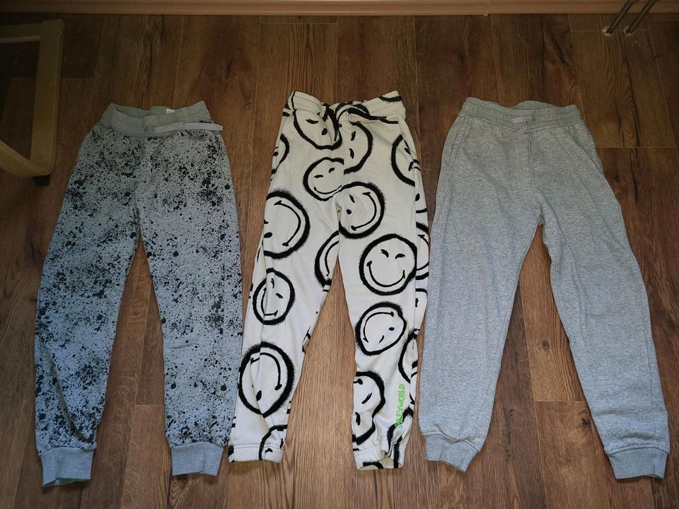 3 Jogginghosen Junge 146 H&M Smiley Set Paket Hosen in Lübbenau (Spreewald)