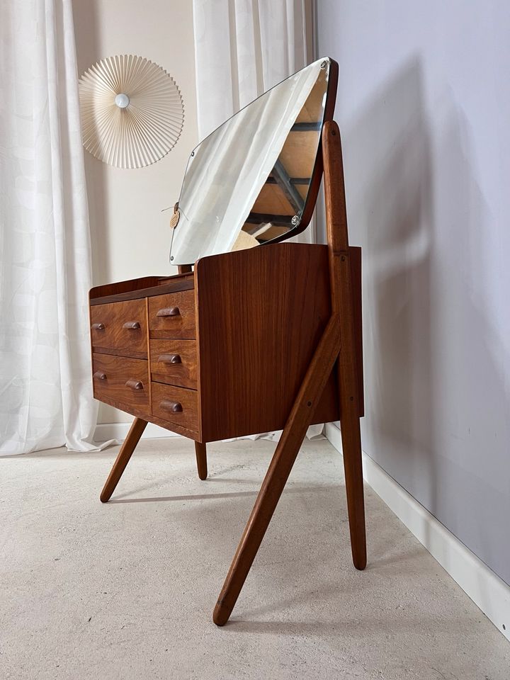 Dänischer Kosmetiktisch Schubladen Kommode mit Spiegel Schminkkommode Spiegelkommode Frisiertisch Dänisches Mid Century Design 60er Vintage Teak in Berlin