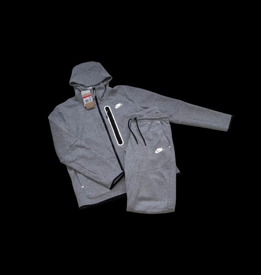 Nike Tech Fleece Trainingsanzug | Reflective | Jacke L + Jogger M in Wolfsburg