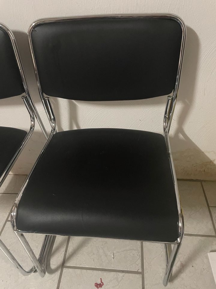 4 Stühle, stapelbar, Chromgestell in Hürth