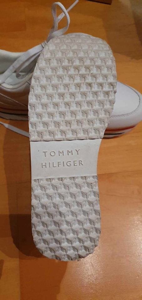 Tommy Hilfiger Schuhe Gr. 37 in Daleiden