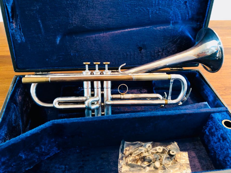 Jupiter Trompete Dizzy Gillespie Schalltrichter in Bonn