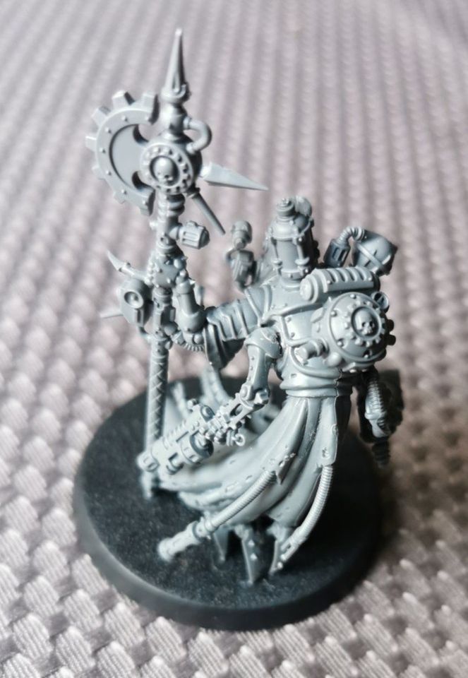 Warhammer 40K Adeptus Mechanicus Tech-Priest Dominus in Solingen