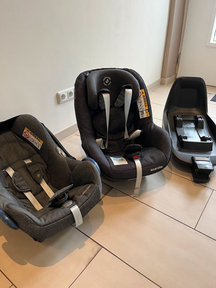 Maxi Cosi Set mit Babyschale + Kindersitz + Isofix Station in Damme