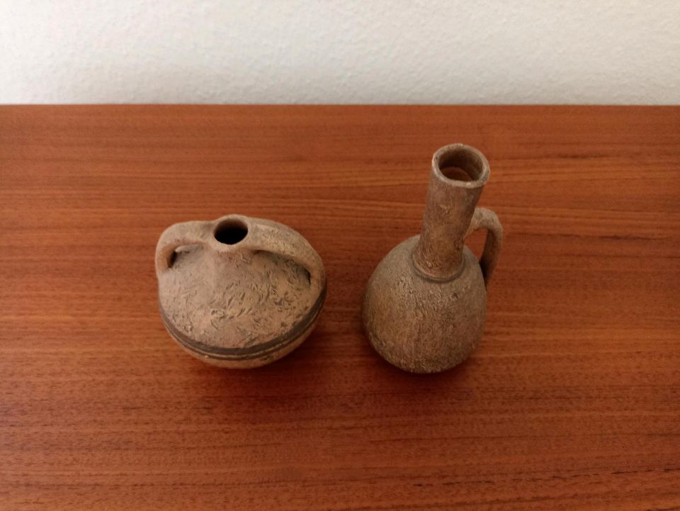 2 kleine alte Tonvasen Vasen Ton in Iserlohn
